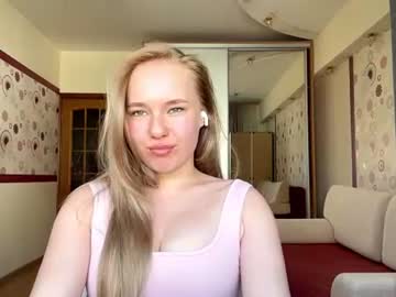 I am Amelie ntmu🤗 Lets hit 10 Thumbs Up together!