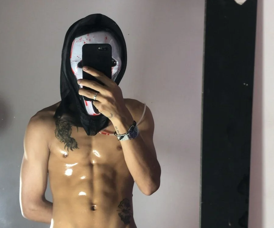 bastian_boyshot77