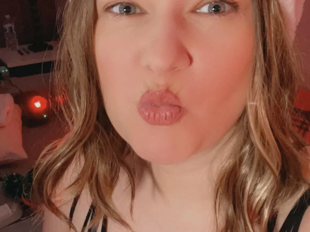 Nightly shows @ 9:00 pm (est)