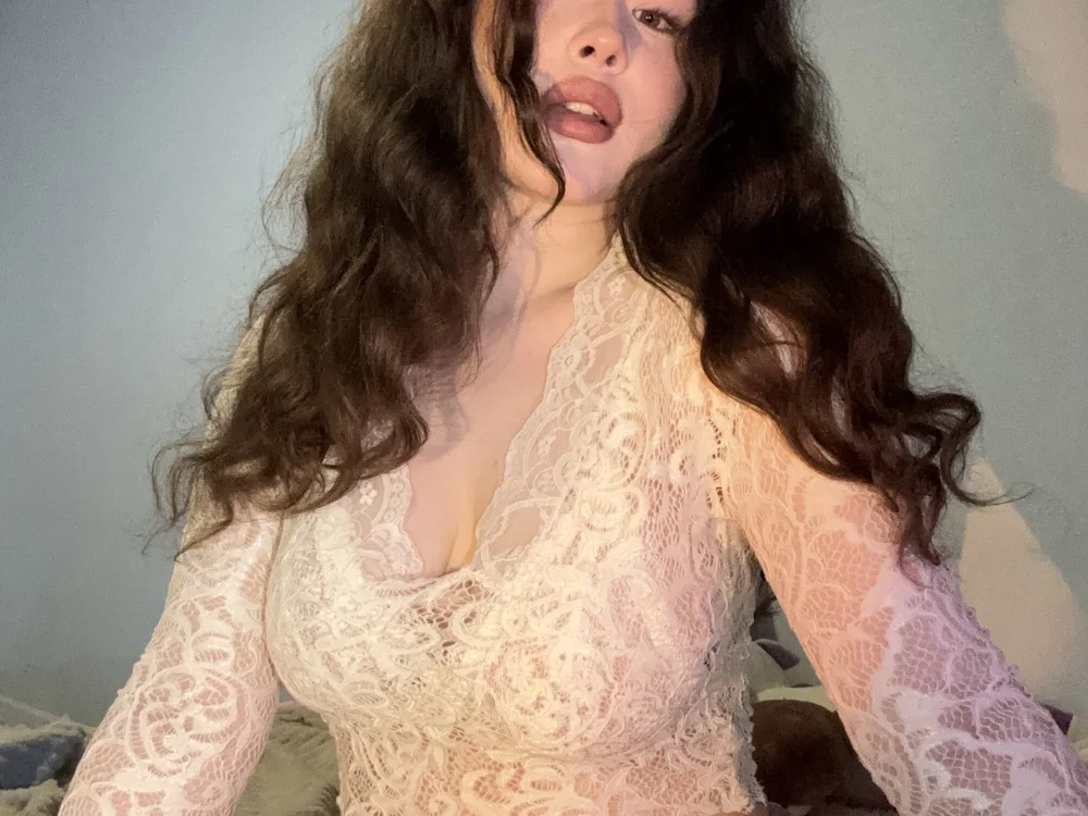 My name is Chloe (Like my broadcast pls)