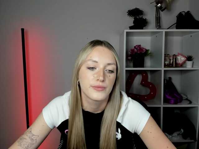 EvelynBlond26