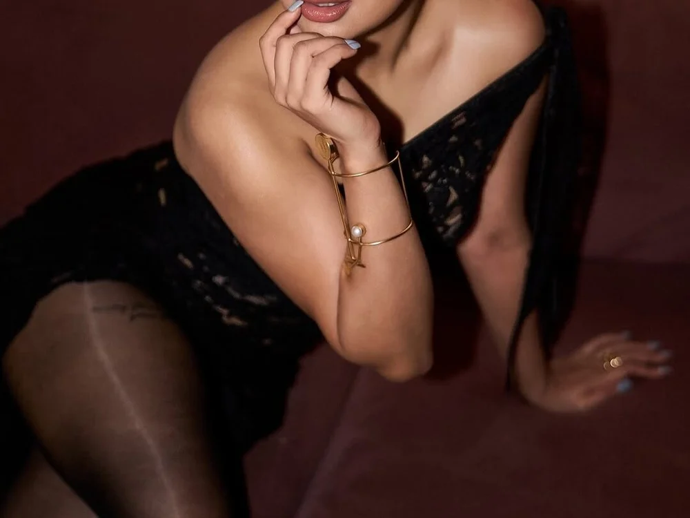 hot-navyaa