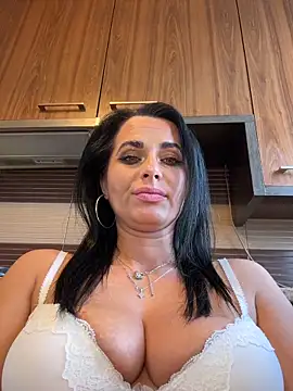 hotmomcheckk_