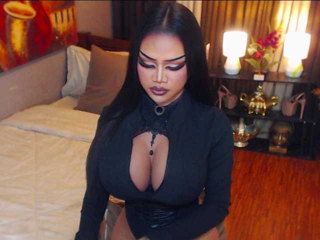 HugeCockSelena