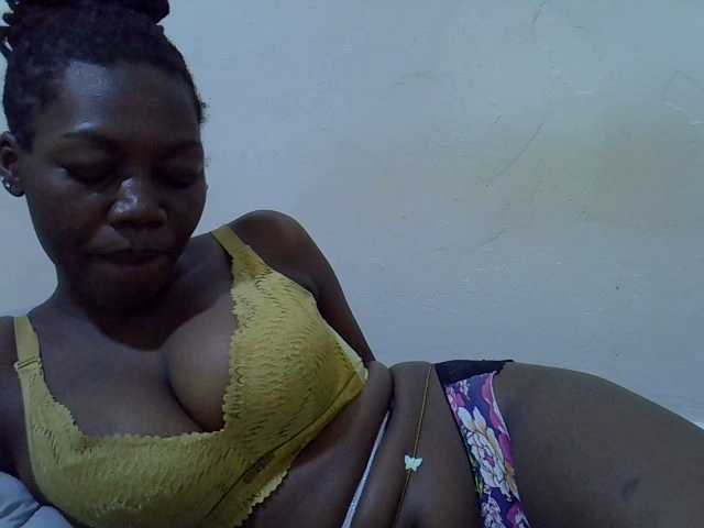 juicy-bella