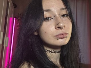 Juicy-Vikki