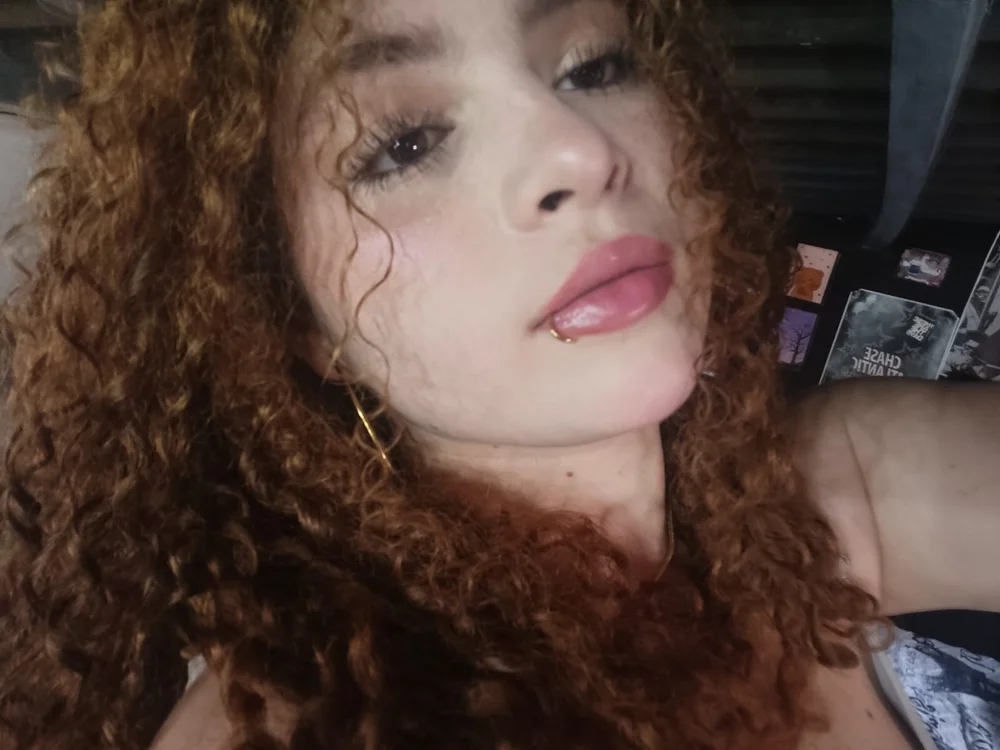 kiara_velez