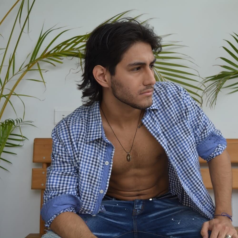 https://onlyfans.com/kuzzcoo431