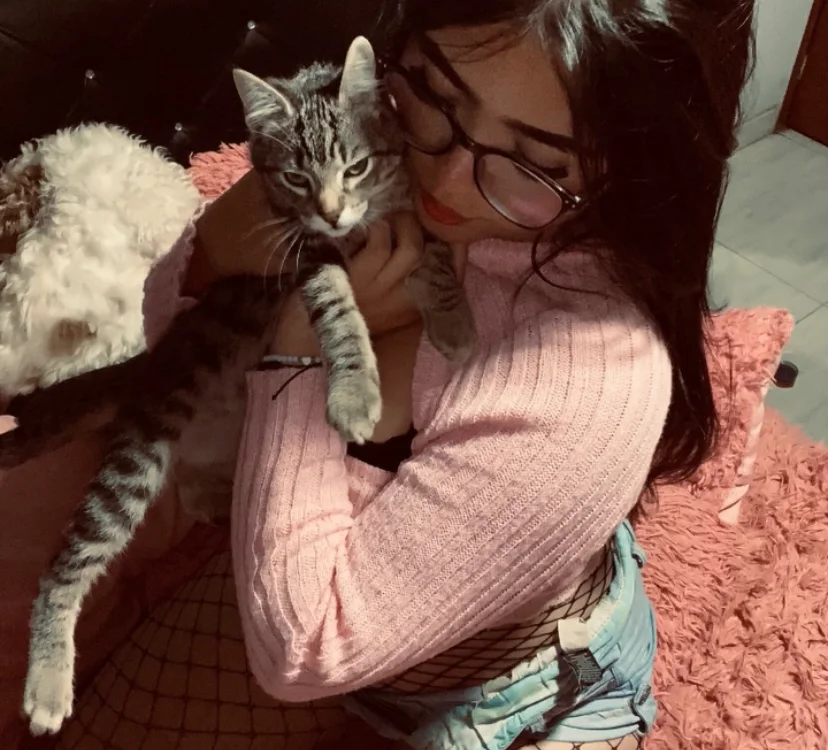 lana_hands