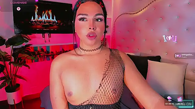 maia_hotts
