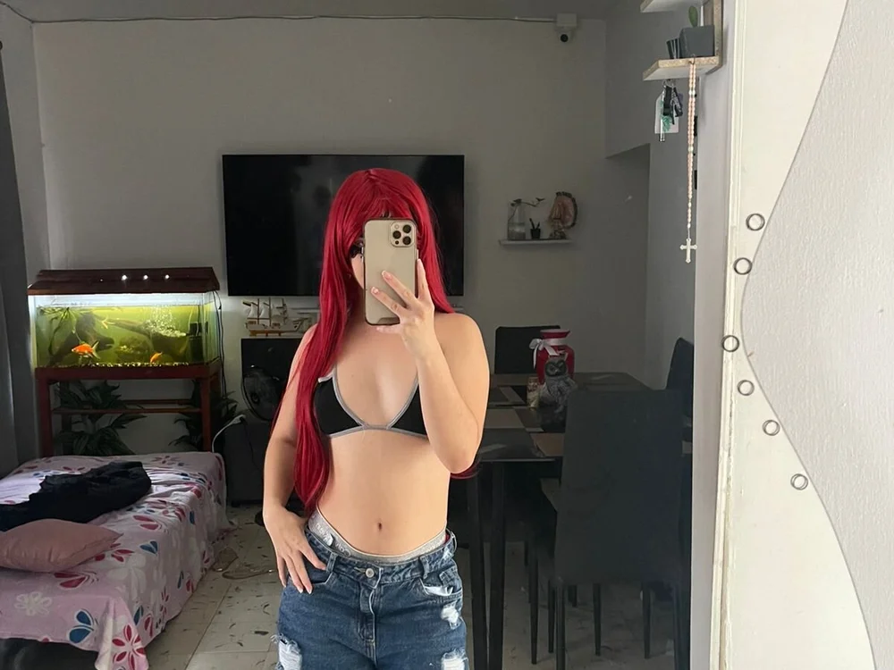 mask_red_girl