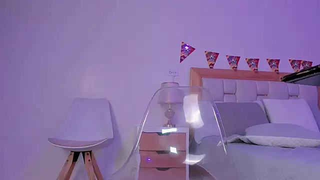 mia_hank