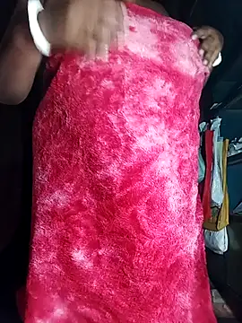 nude-priya2