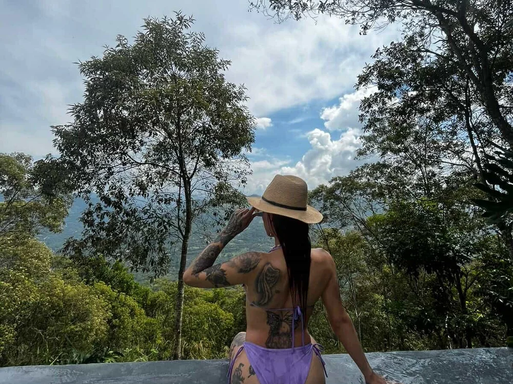 salo_hot04