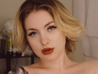 peach_in_stockings
